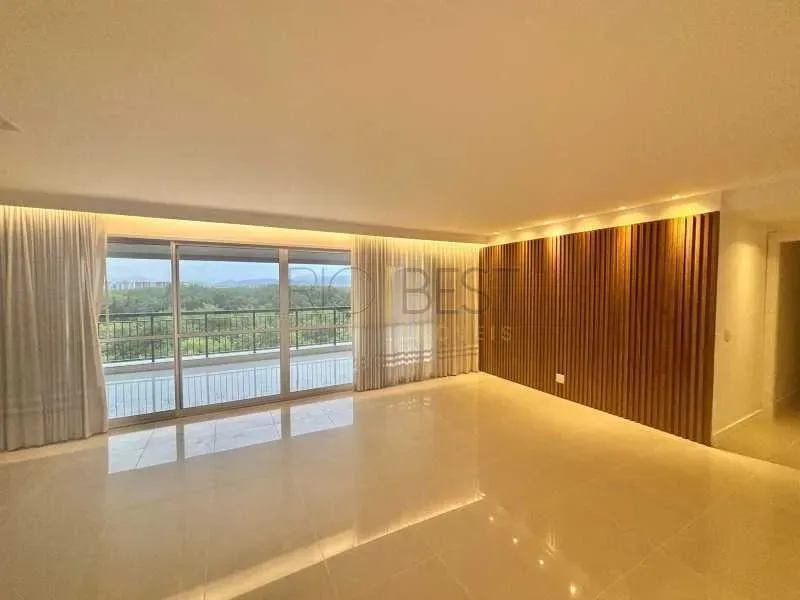 Apartment with 4 bedrooms, 5 bathrooms and a balcony — photo 4