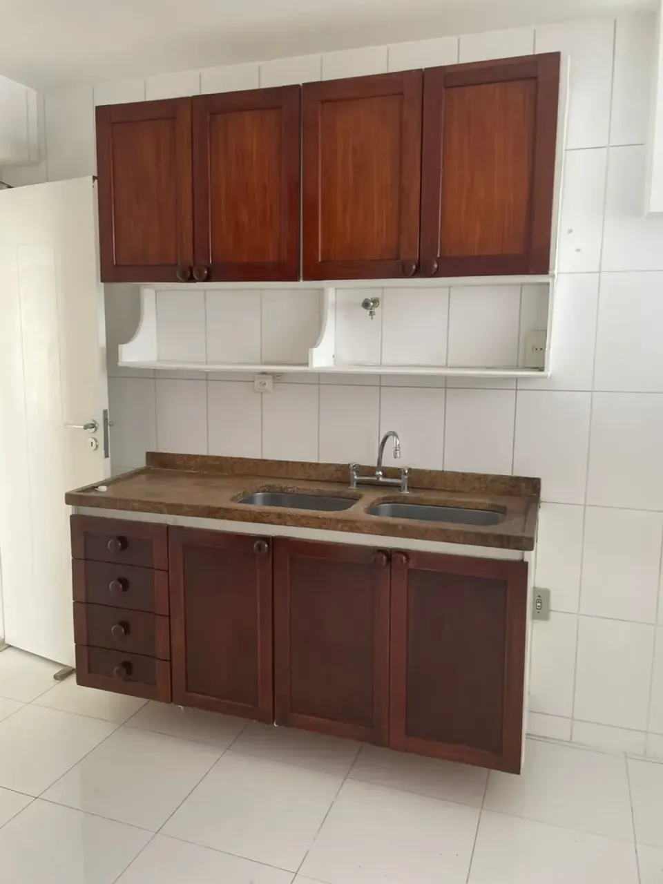Unfurnished apartment with 5 bedrooms and 4 bathrooms — photo 2