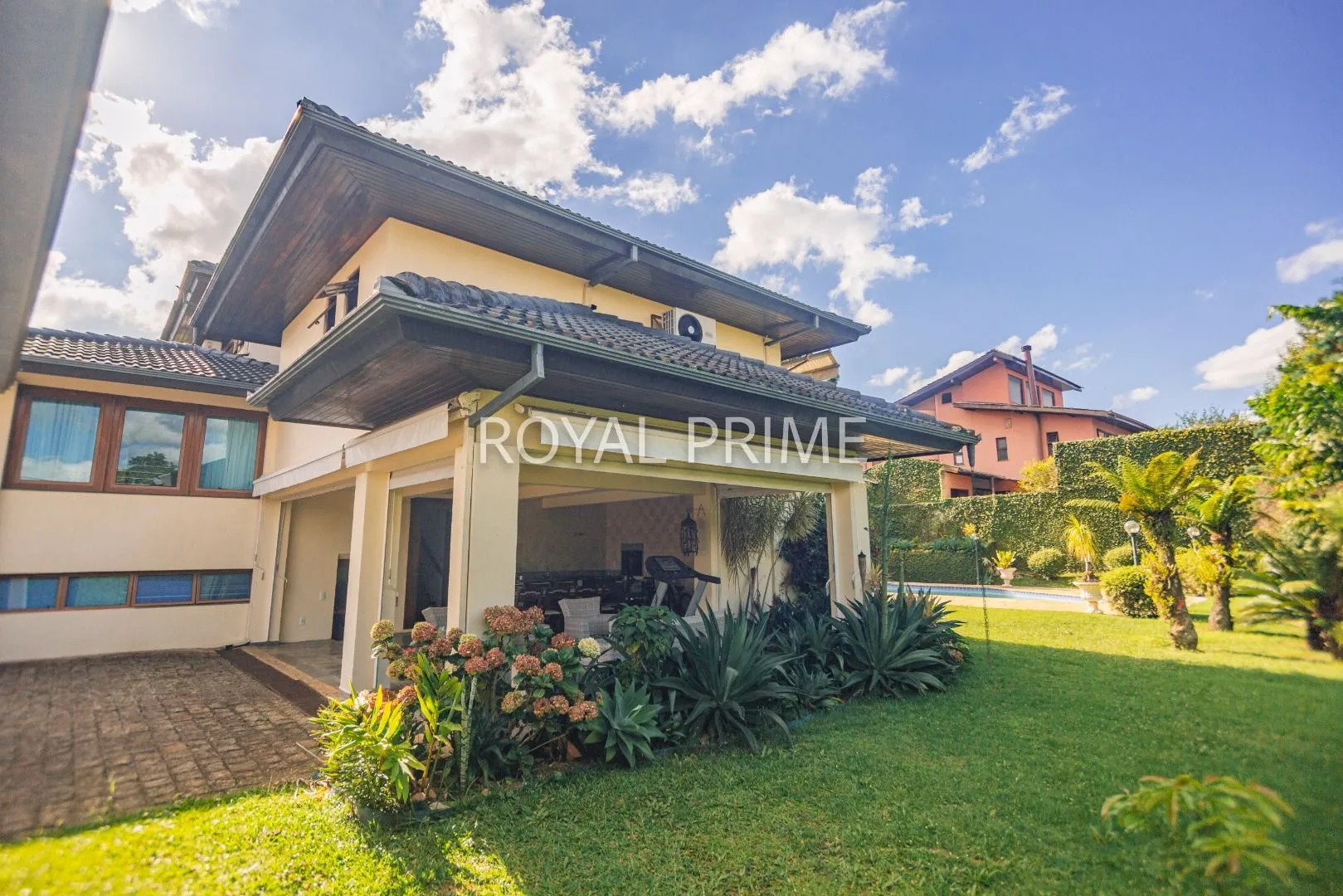 Furnished house in a gated community with 4 bedrooms and 5 baths — photo 6
