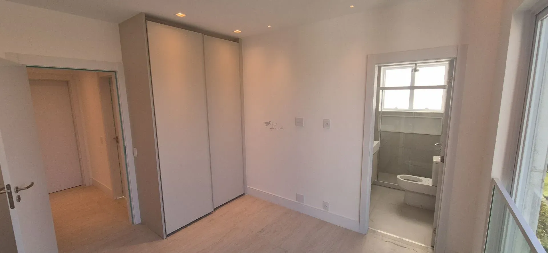 Unfurnished 4-bedroom apartment with closed kitchen — photo 40