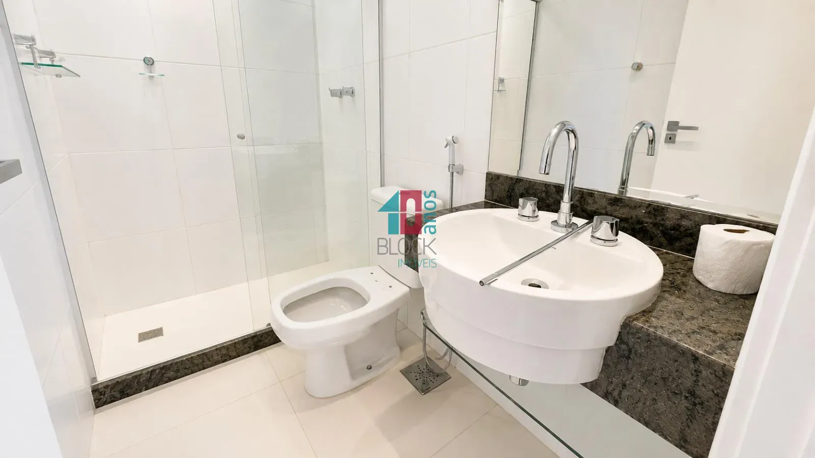 Casa triplex com 4 quartos e 3 suítes e cozinha fechada — photo 34