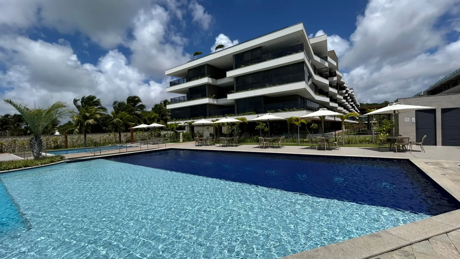 3-bedroom apartment with a grill on the balcony — photo 11