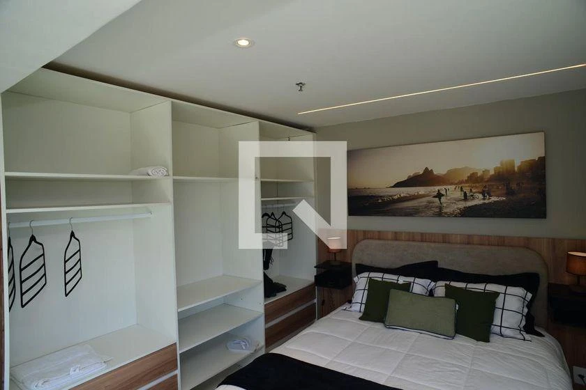 Furnished 1-bedroom apartment with glass-enclosed balcony — photo 12