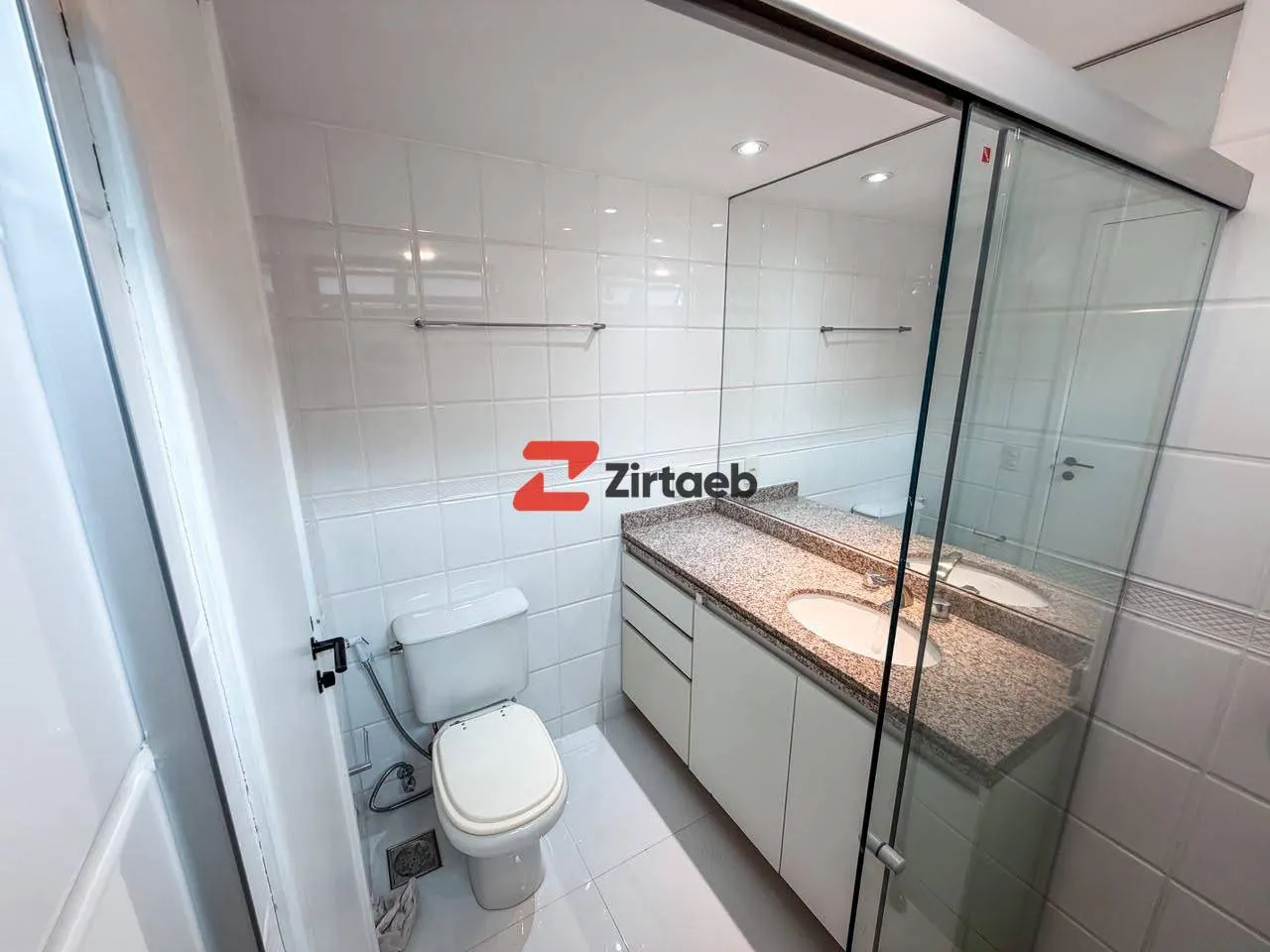 4-bedroom apartment with a walk-in closet in Rio de Janeiro — photo 17