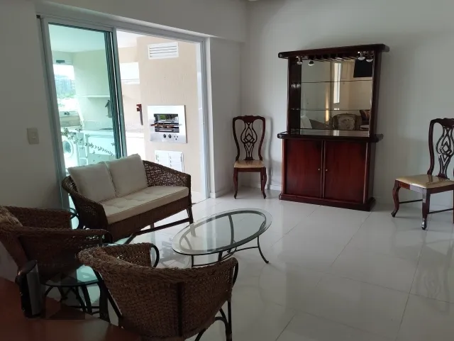 4-bedroom apartment with open-plan kitchen — photo 7