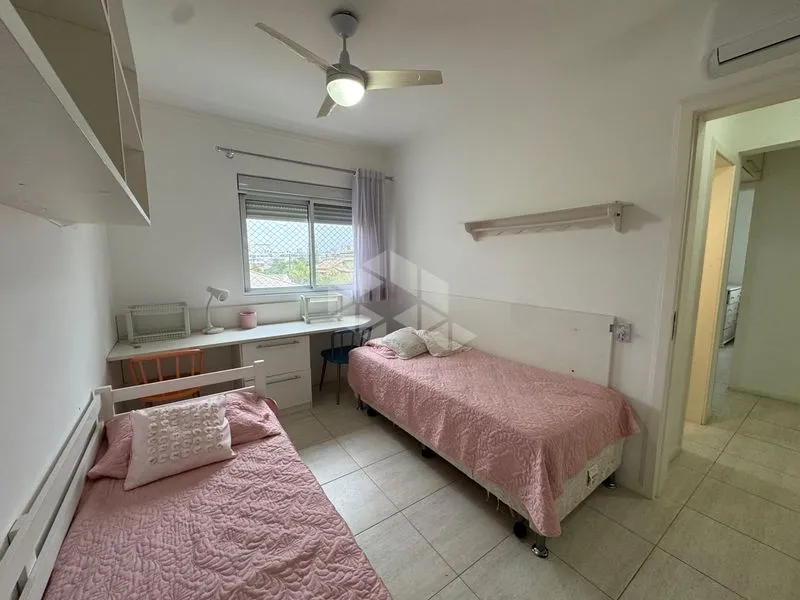 Furnished apartment, 150 m², with a glass-enclosed balcony — photo 8