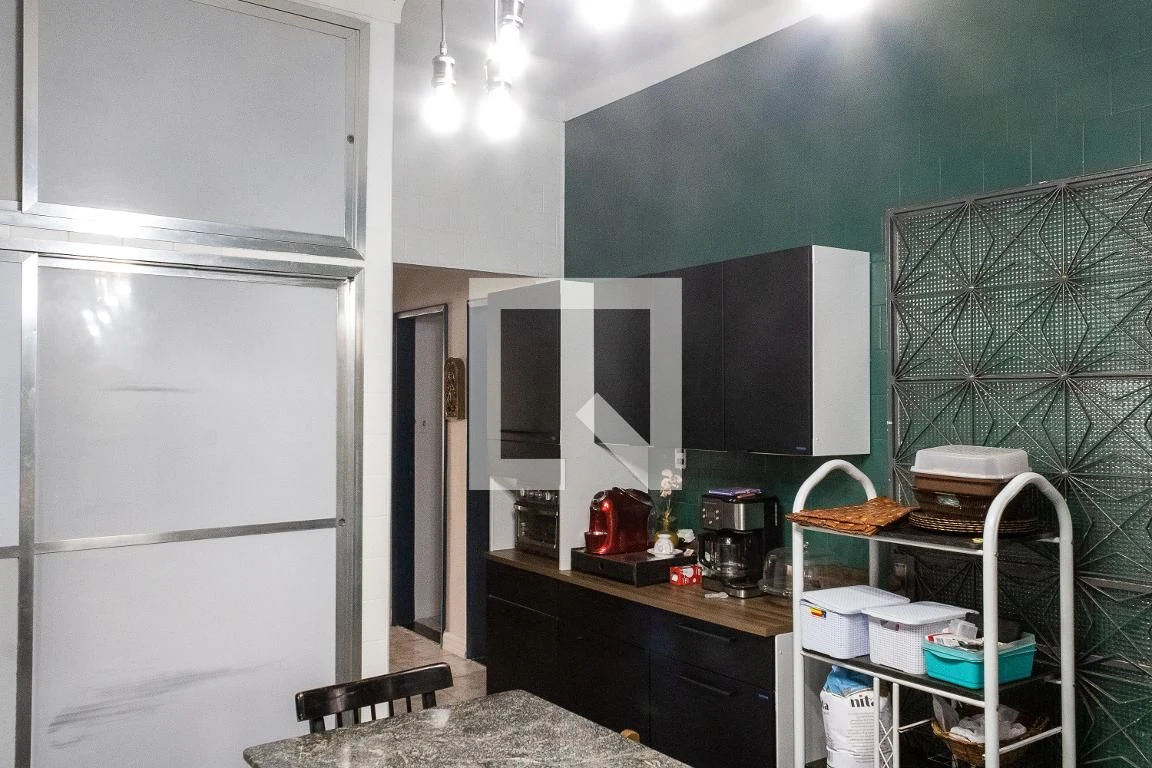 Casa mobiliada com 3 quartos e 2 suítes