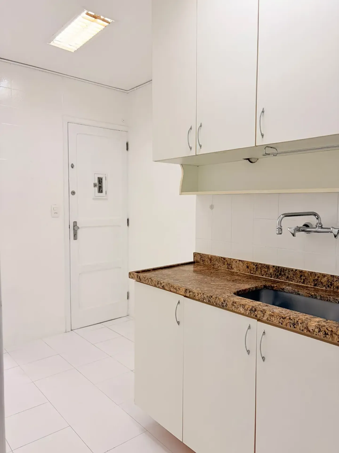 Apartment on the 8th floor with wood or laminate floors — photo 10