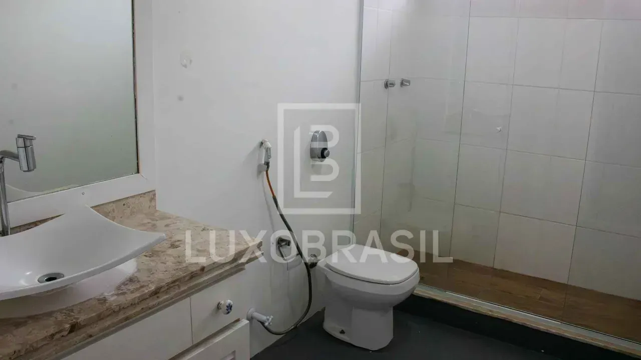 Casa com 5 quartos, 647 m² e churrasqueira na varanda — photo 13