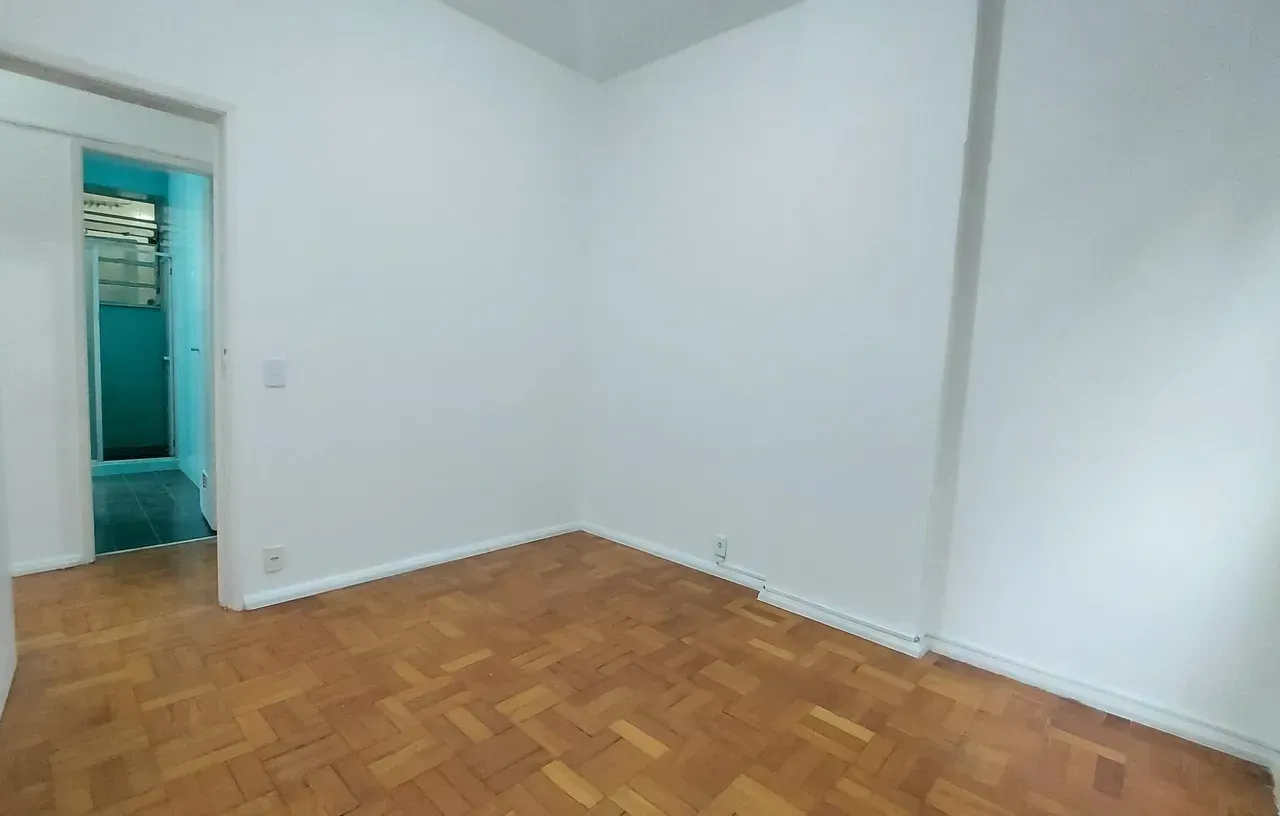 Unfurnished apartment with 3 bedrooms and 2 bathrooms — photo 14