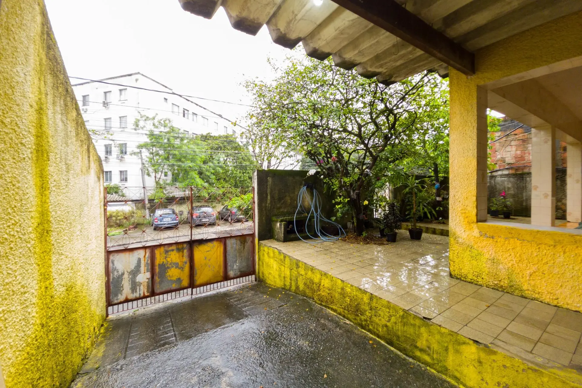 360 m² house with a home office and a garden — photo 59