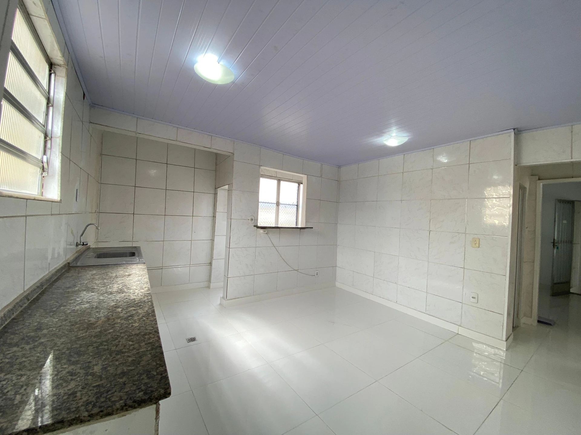 Rental house with 2 bedrooms and no parking — photo 6