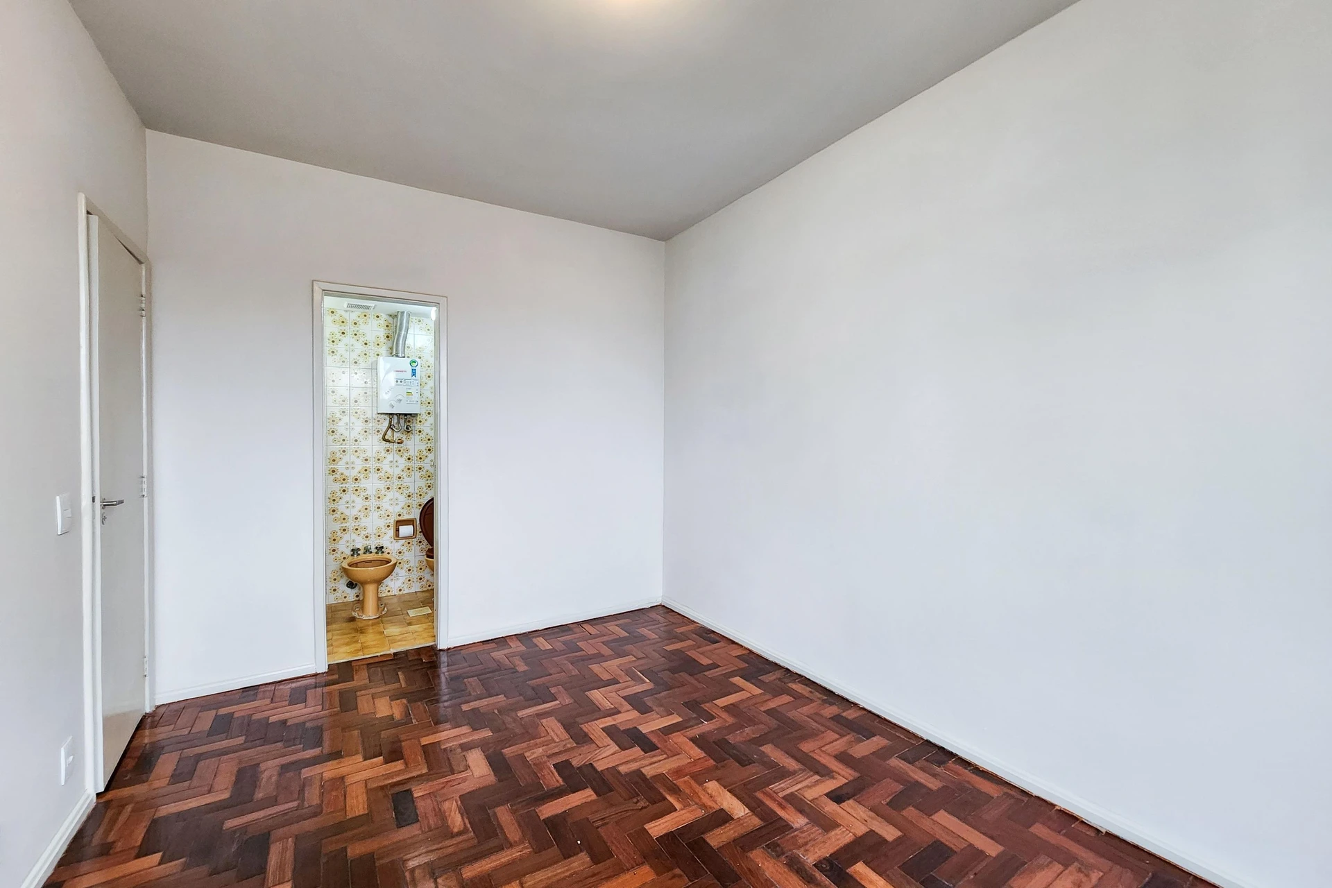 2-bedroom apartment in a building with a pool — photo 26