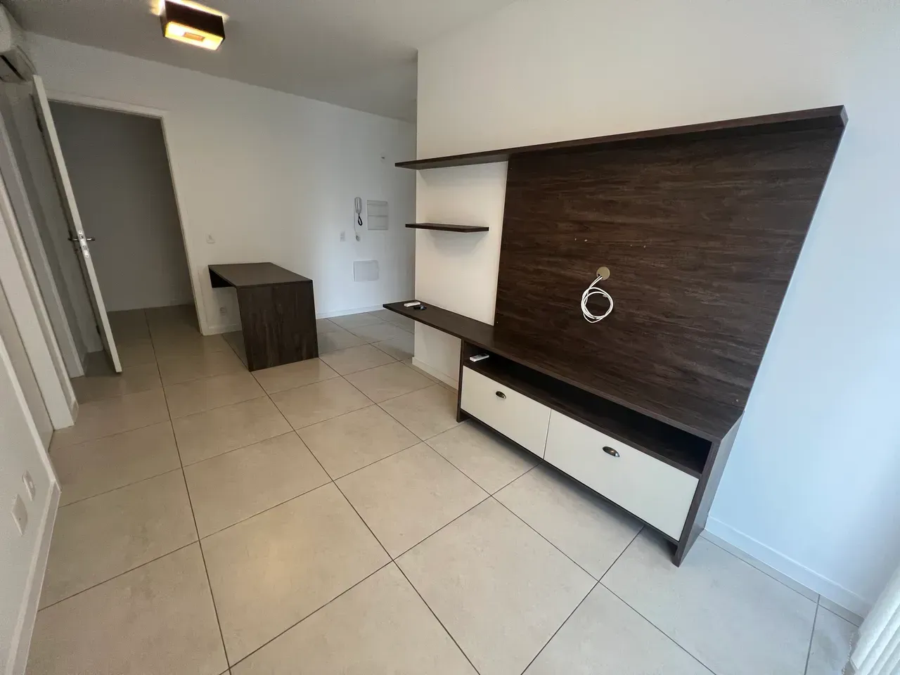 Unfurnished 2-bedroom apartment with built-in wardrobes — photo 12