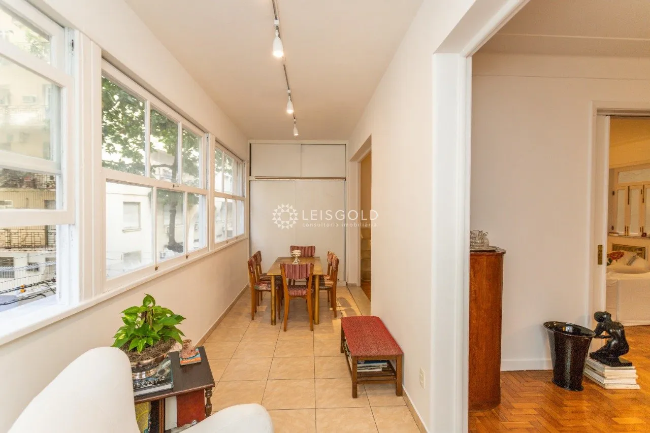Home office in a 4-bedroom apartment, 220 m² — photo 3