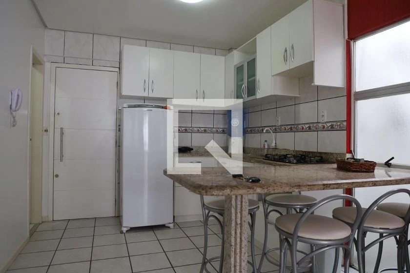 Apartamento mobiliado com 2 quartos e varanda — photo 3