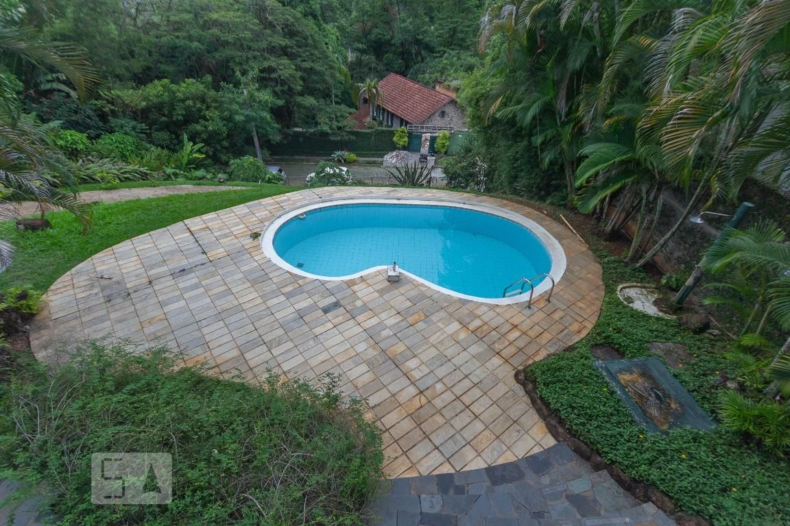 Condo house with 4 bedrooms and 400 m² — photo 14