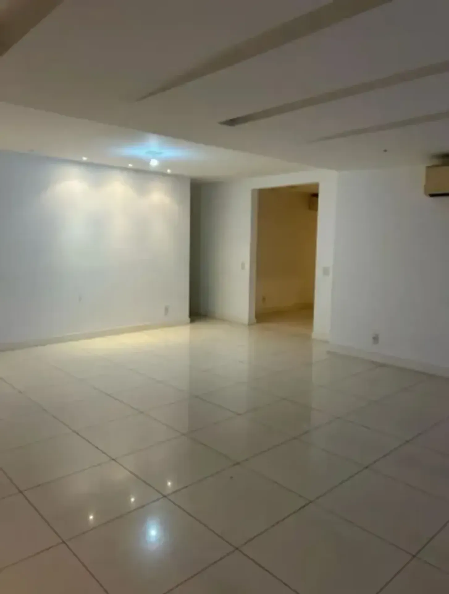 Apartamento com 4 quartos e 5 banheiros, fogão a gás — photo 21