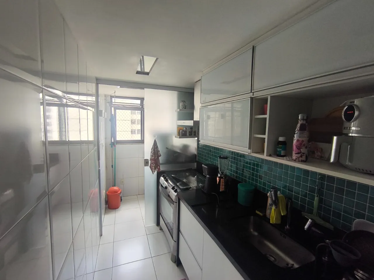 Furnished 3-bedroom apartment with an open kitchen — photo 25