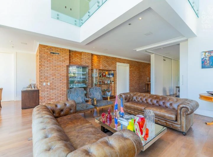 House with 5 bedrooms and 905 m² plus 6 parking spots — photo 3