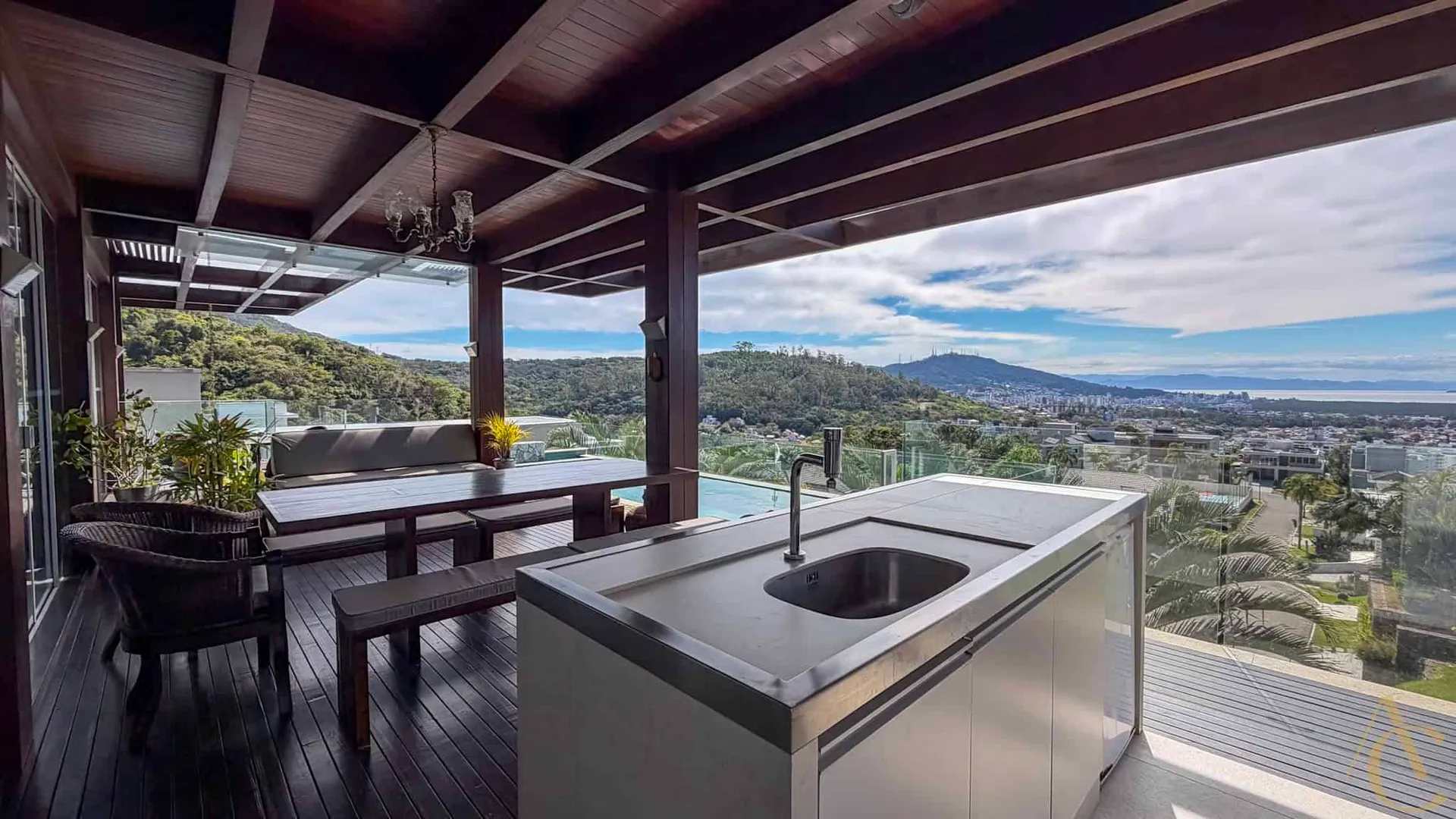 Furnished house, 689 m², with a grill on the balcony — photo 8