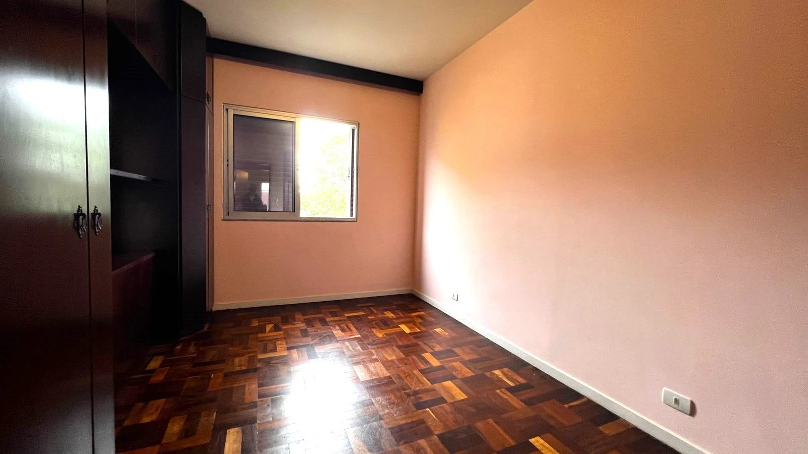 3-bedroom apartment with wood or laminate floors in Curitiba — photo 12