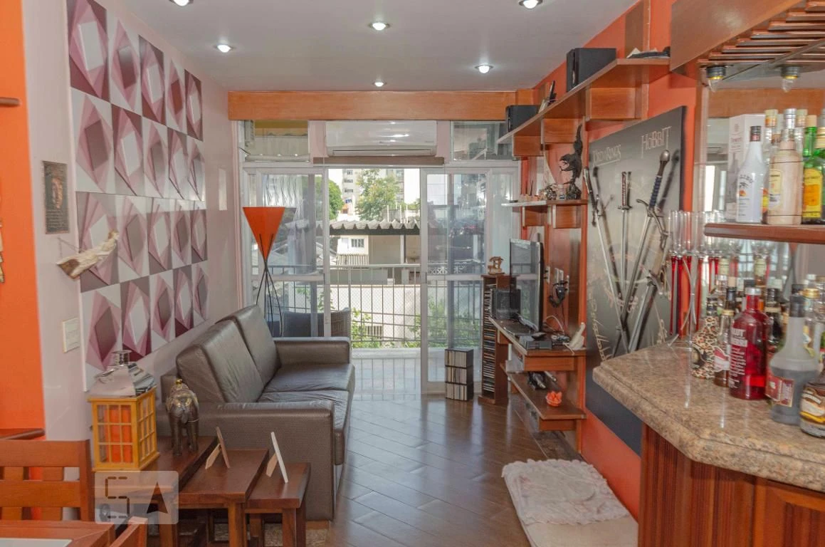 Furnished apartment with 2 bedrooms and glass balcony
