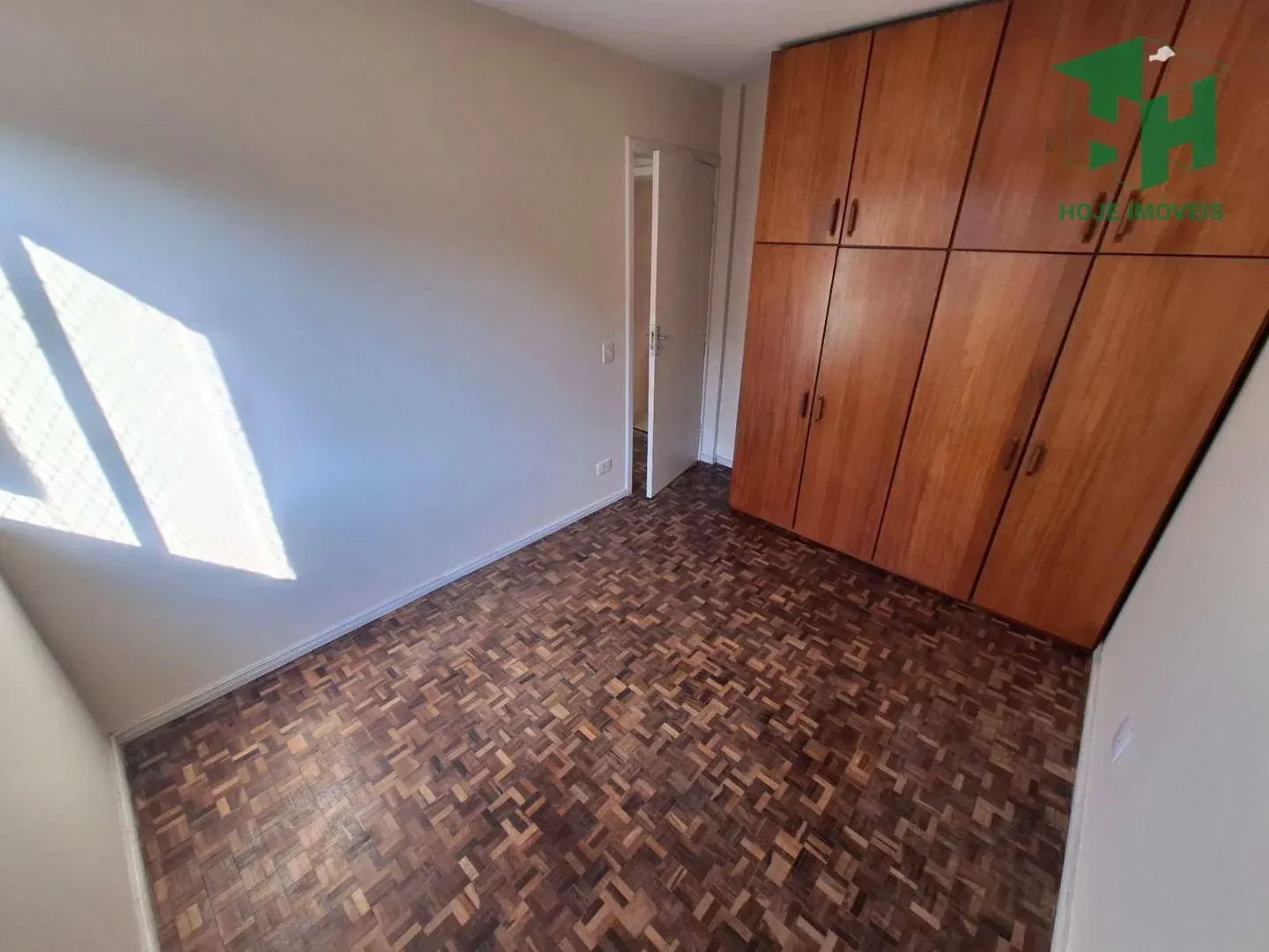 Apartment, 56 m², with wood or laminate floors — photo 3