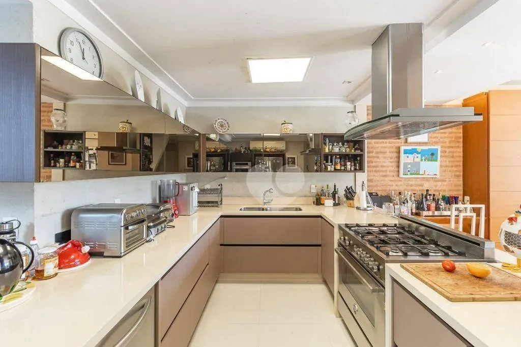 Furnished 574 m² apartment with 4 en-suite bedrooms — photo 43