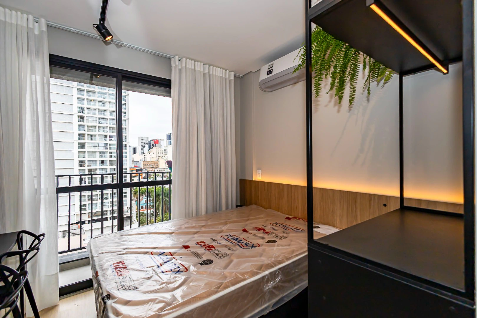 Меблированная студия 20 м² с балконом — photo 3