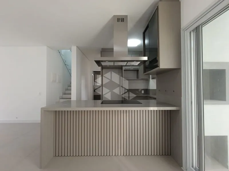 Casa con 4 suites y 184 m²; 2 plazas y balcón — photo 4