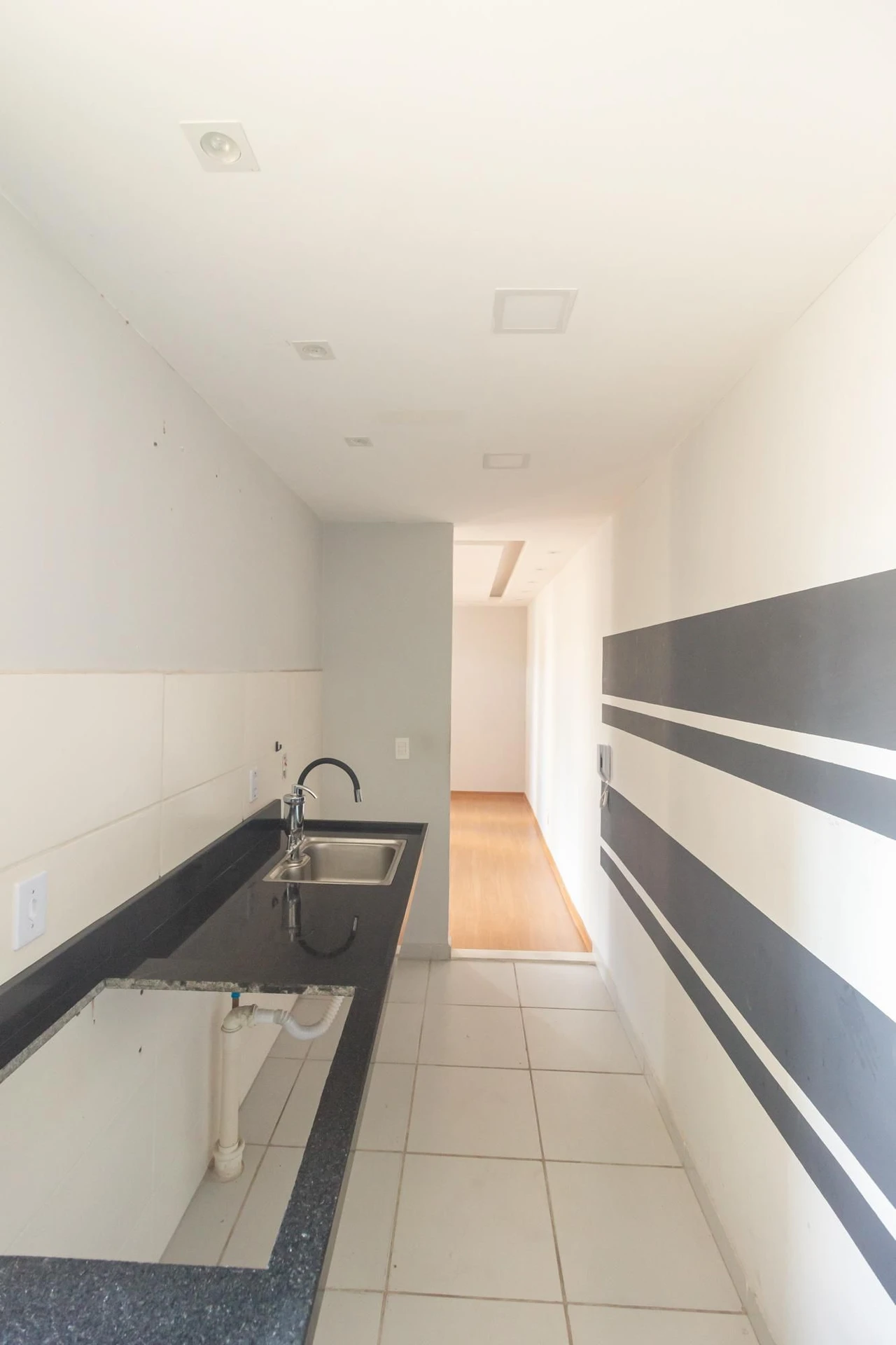 2-bedroom apartment with a laundry area — photo 26