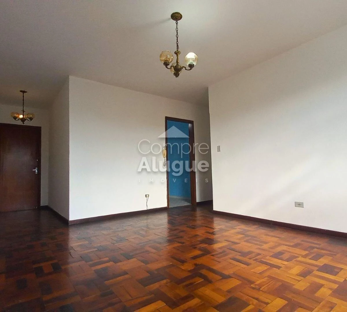 3-bedroom apartment with wood or laminate floors in Curitiba