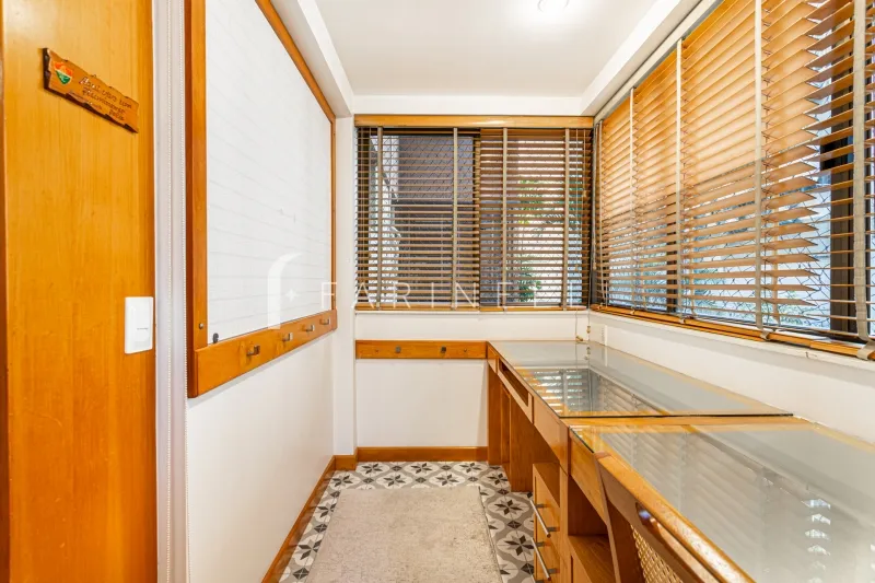 Apartment with 3 bedrooms and a closed kitchen — photo 20