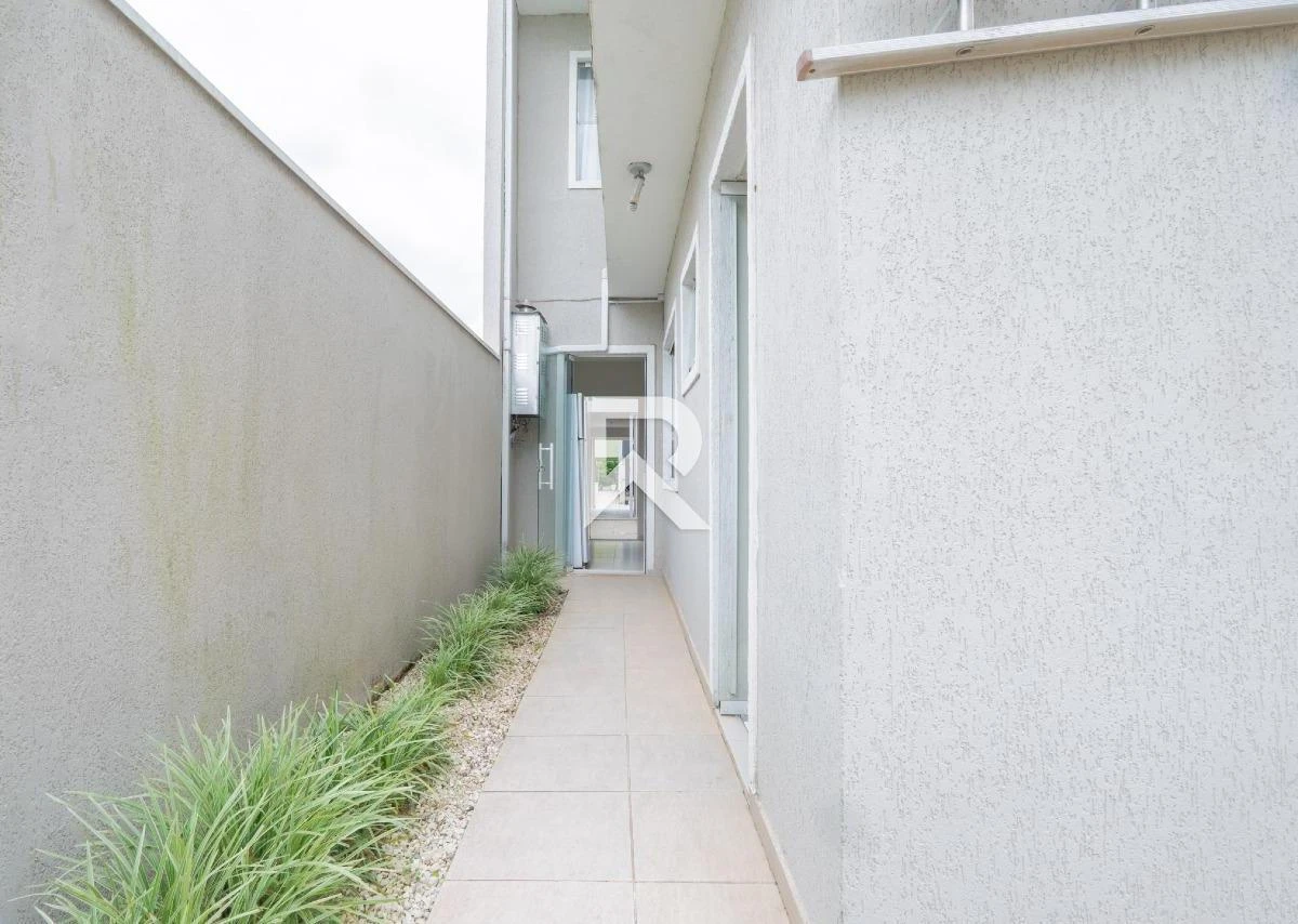 250 m² house with a walk-in closet and a bathtub — photo 41