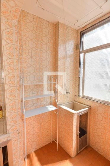 2-bedroom apartment with wood or laminate floors — photo 23