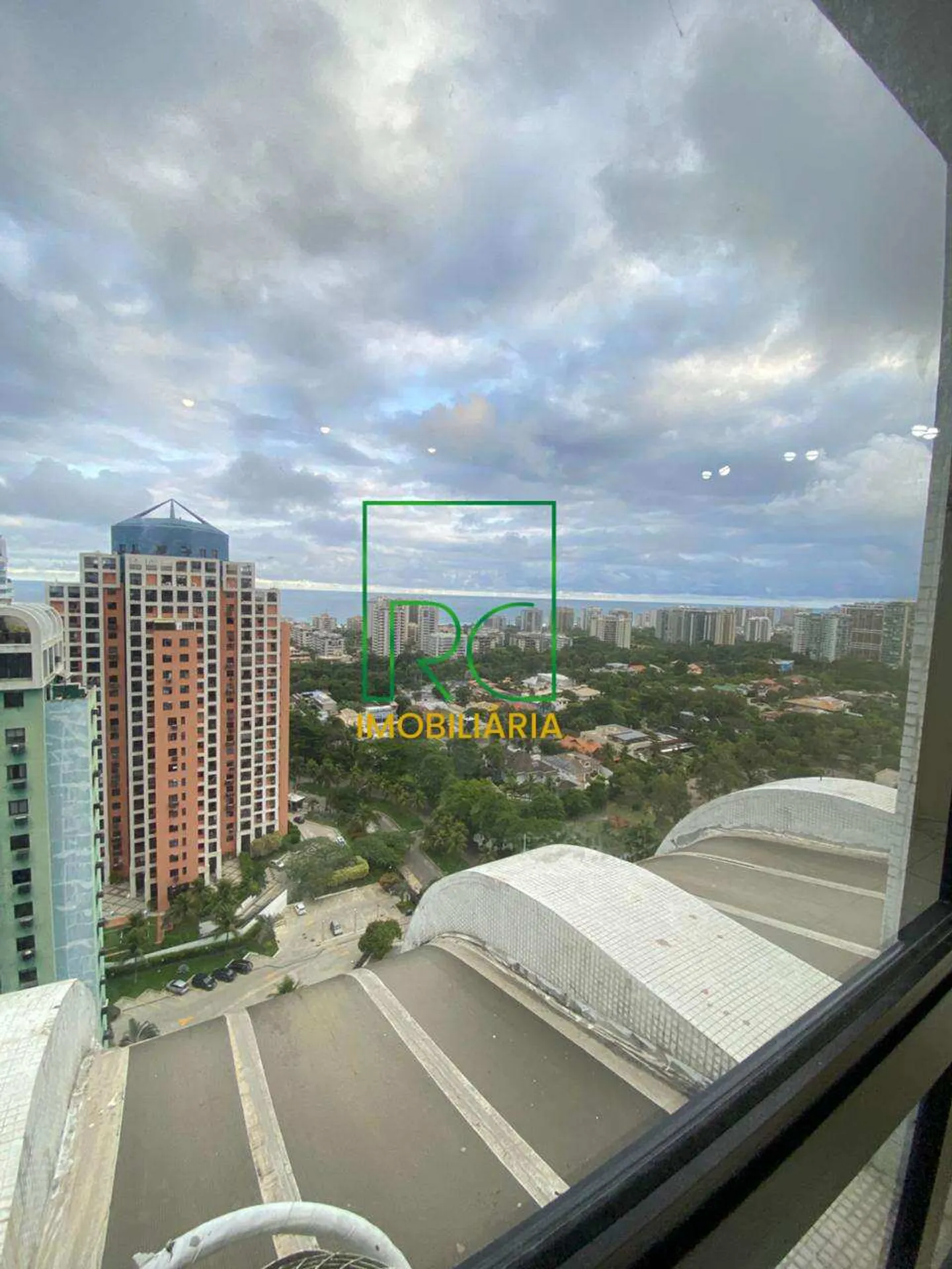 Unfurnished apartment with 3 bedrooms and water view — photo 2