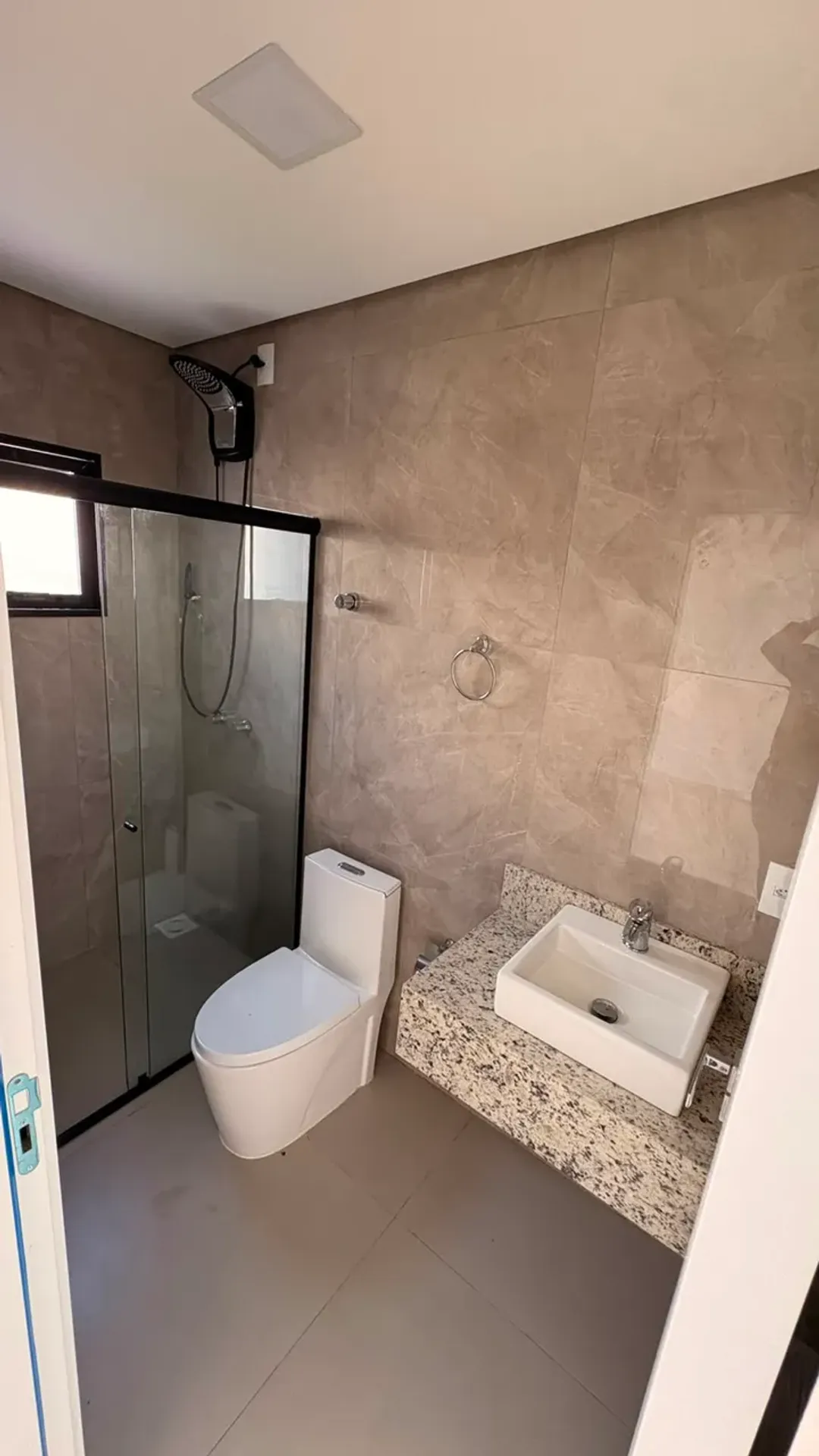 5-suite house with open-plan kitchen and 480 m² — photo 36