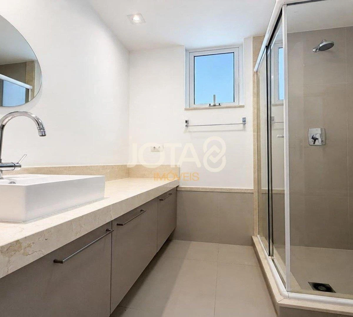 Bañera y 4 dormitorios: departamento de 323 m² — photo 33
