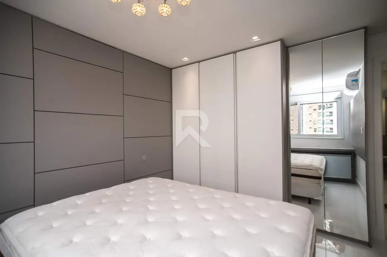 Furnished apartment with 4 en-suite rooms and glazed balcony — photo 19