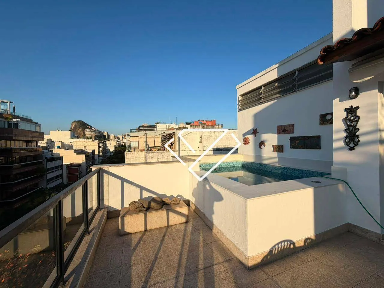 Penthouse with 3 bedrooms, 4 bathrooms and enclosed balcony — photo 23