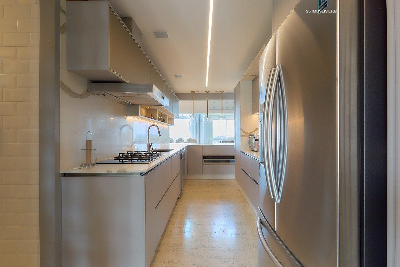 Departamento con ventanales de piso a techo en Curitiba — photo 11