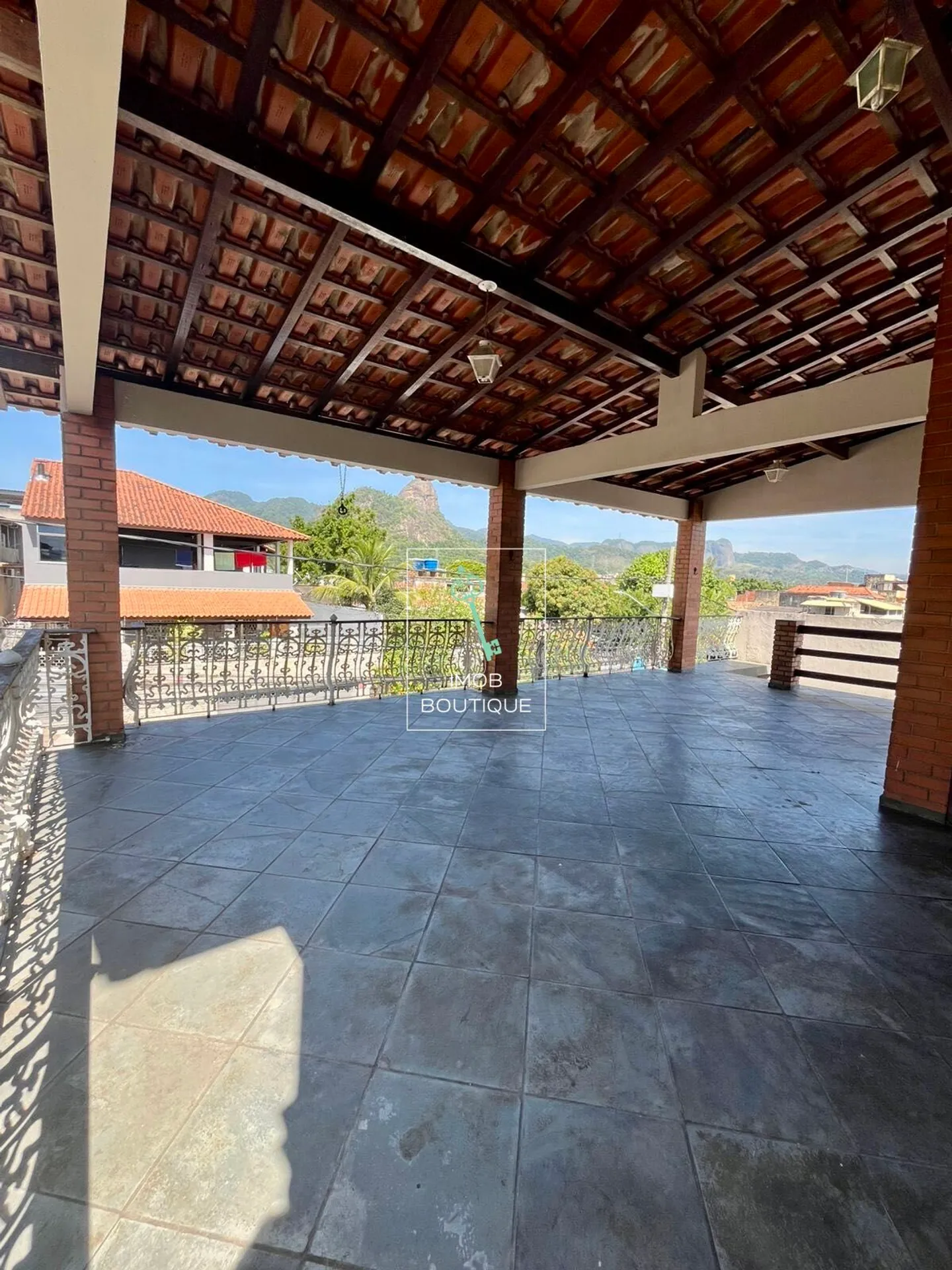 Casa de 5 dormitorios y 321 m² con oficina en casa — photo 49