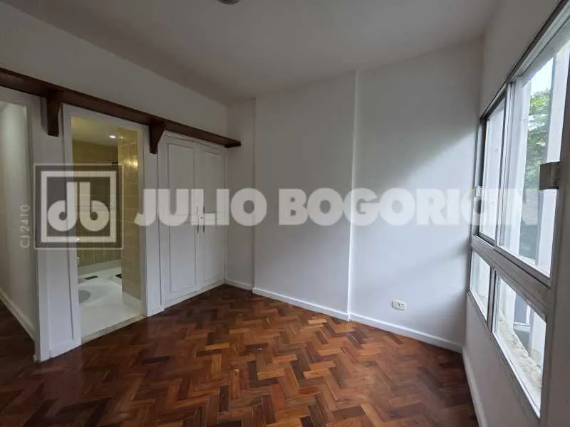 Apartment, 91 m², with wood or laminate floors — photo 4
