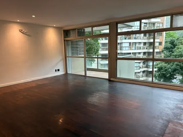 166 m² apartment with 4 bedrooms and a private garden