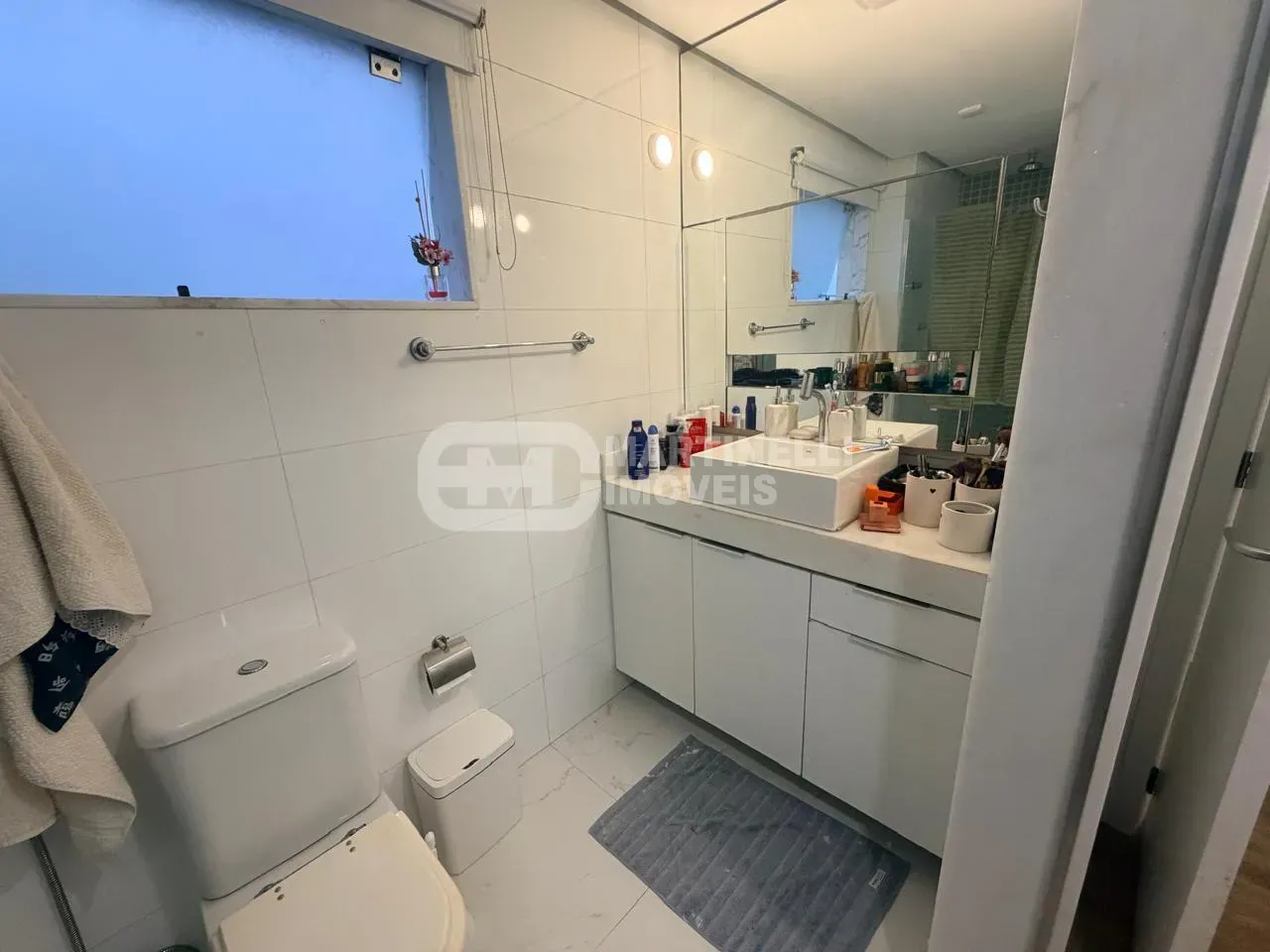 Walk-in closet in a 4-bedroom apartment, 168 m² — photo 21