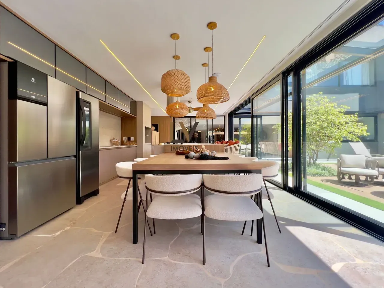 Furnished house with 800 m², 5 bedrooms and open-plan kitchen — photo 14