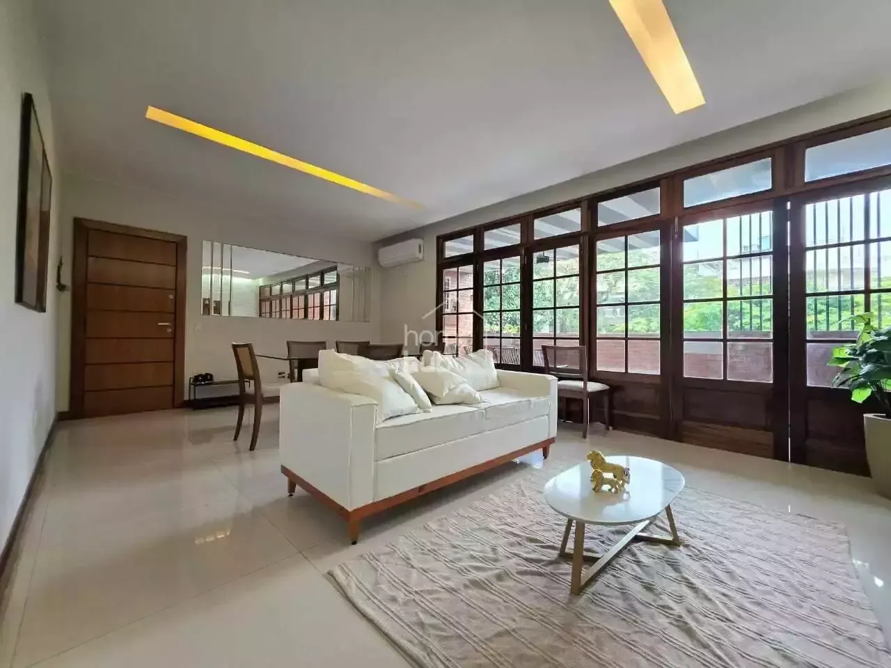 Furnished apartment, 157 m², with a home office