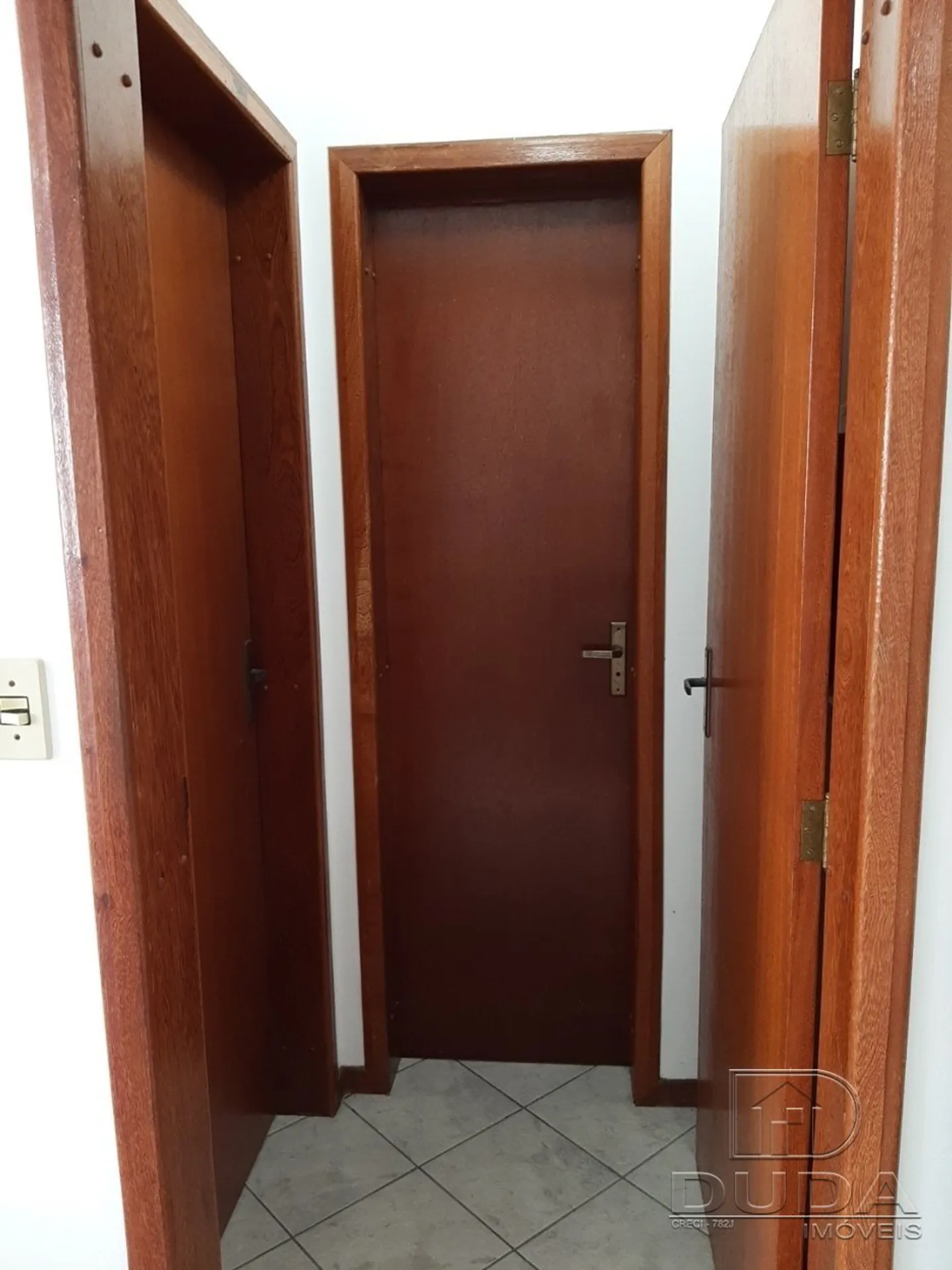 One-bedroom apartment with a washing machine — photo 12