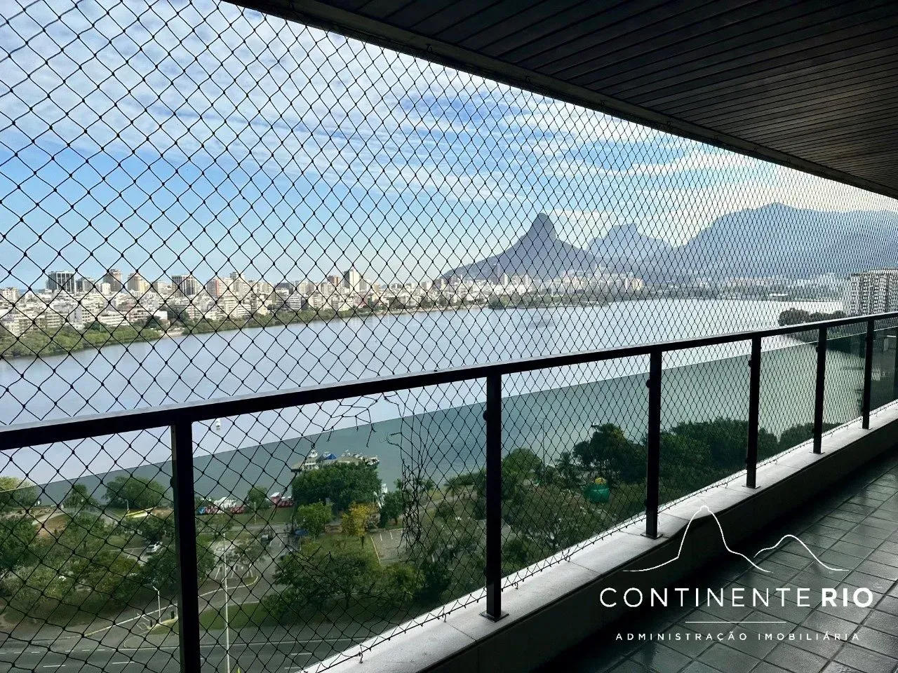 Apartamento con 4 dormitorios y balcón acristalado — photo 2